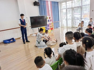 藝術點亮安全，攜手共筑童心夢——藝術設計學院教師赴慧聰幼兒園開展融合式社會培訓